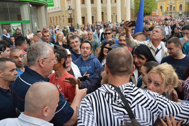 СРС: Забранити продају земље странцима